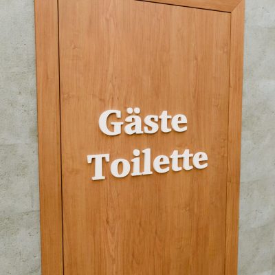 3d-schrift-gäste-toilette-bali-design