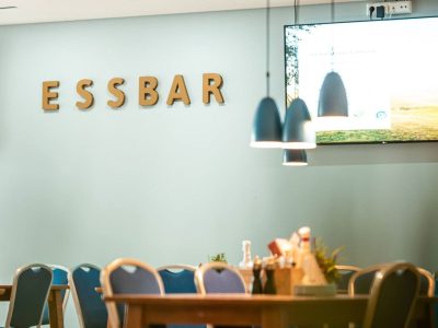 3d-schrift-gastraum-restaurant_esstisch