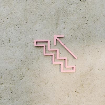 3d-symbol-treppe-pfeil-rauf-bali-design